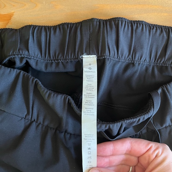 Women’s size 8 black lulu lemon shorts - Picture 2 of 3